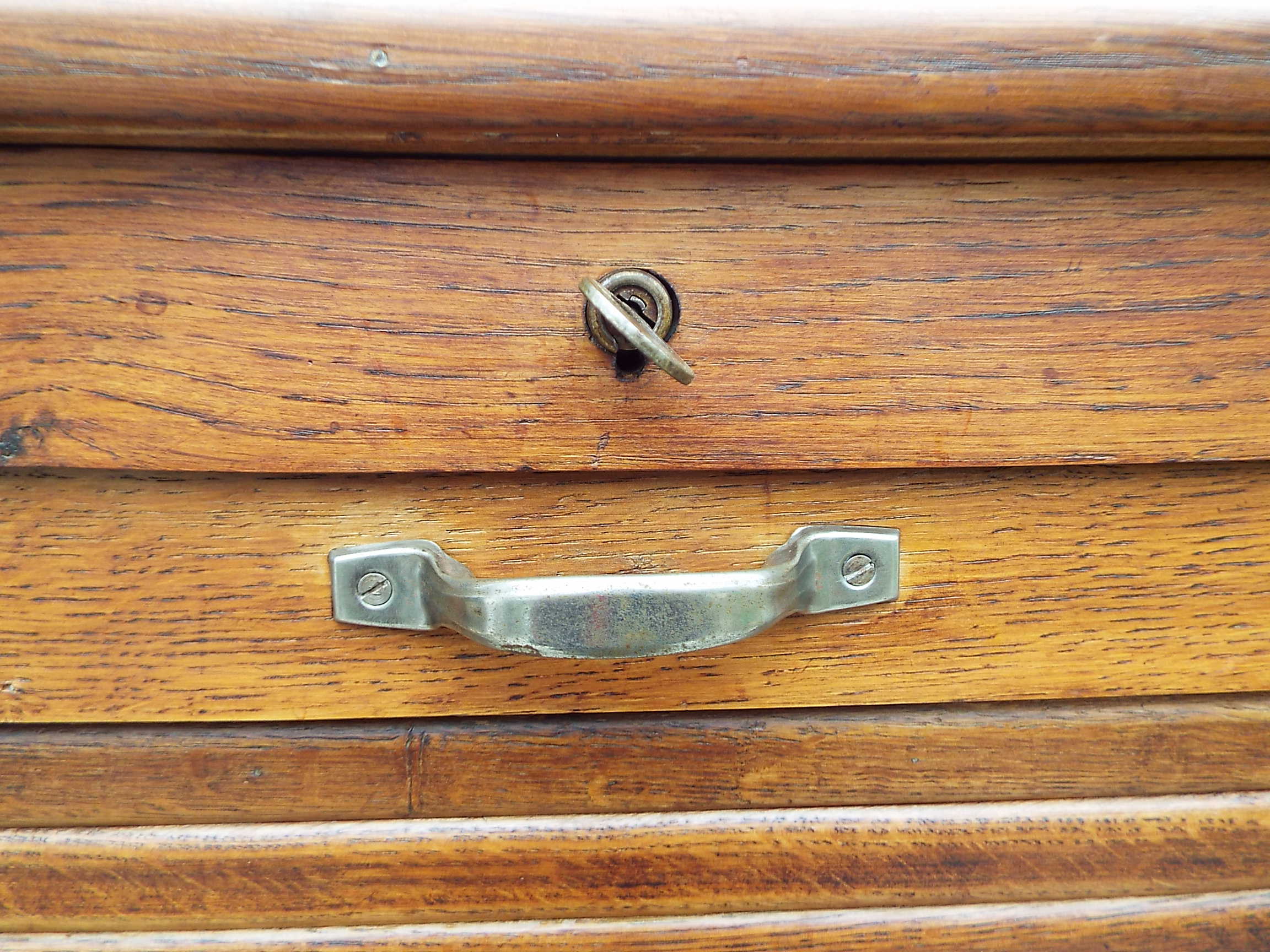 Meuble à rideau double