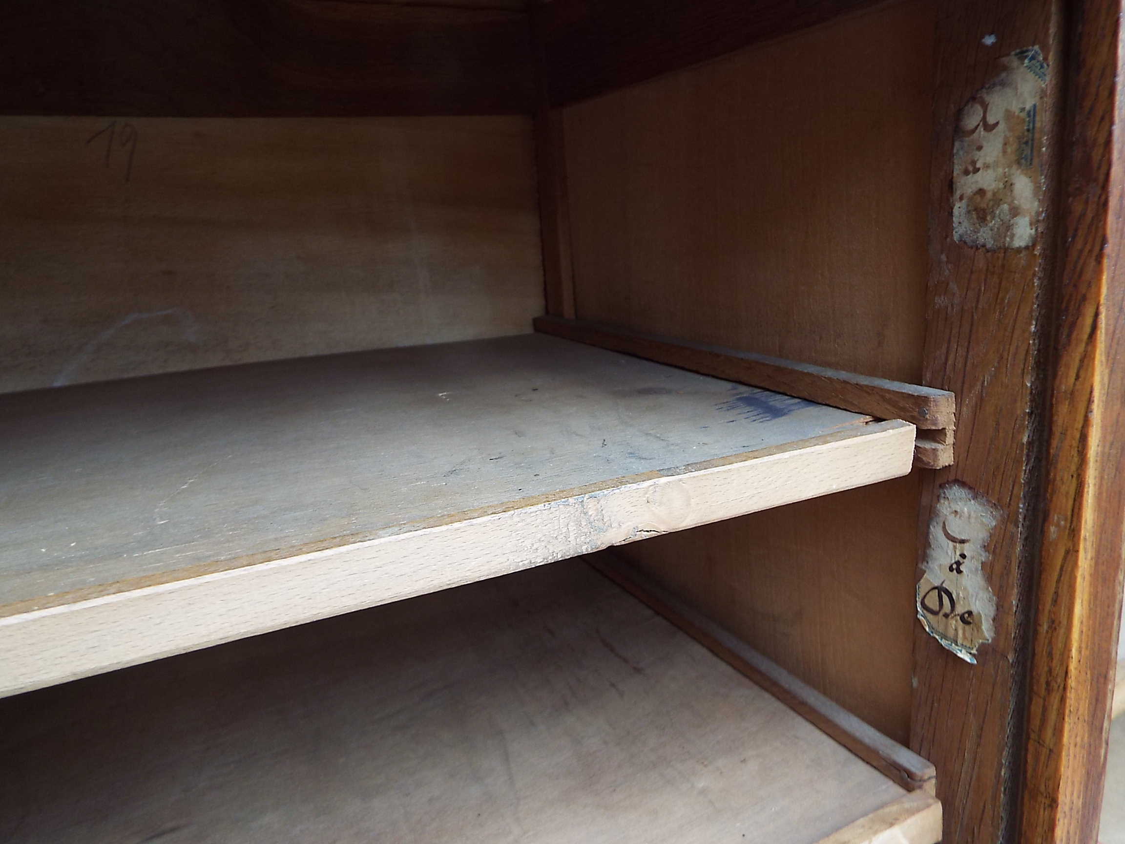 Meuble à rideau double