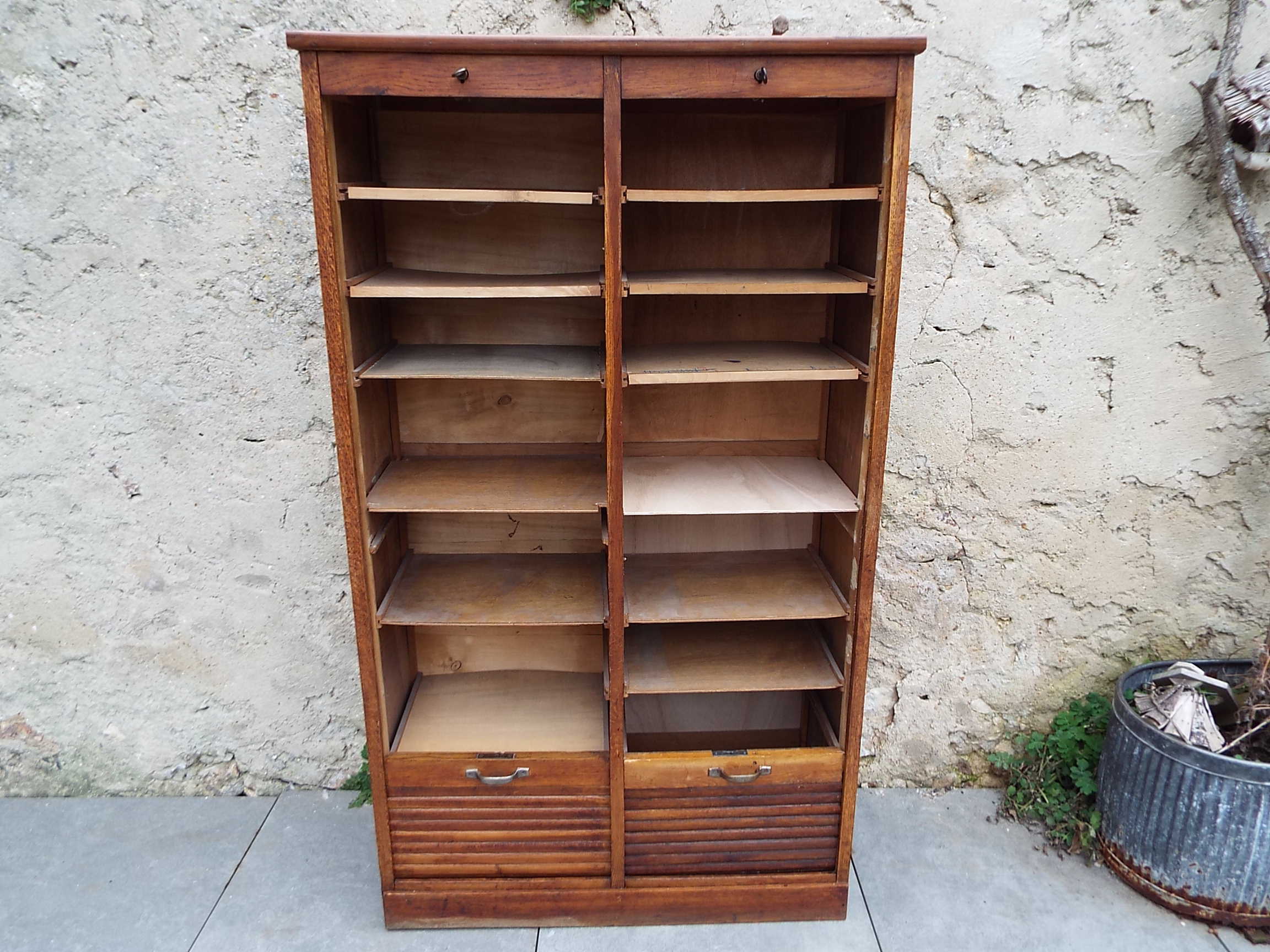 Meuble à rideau double