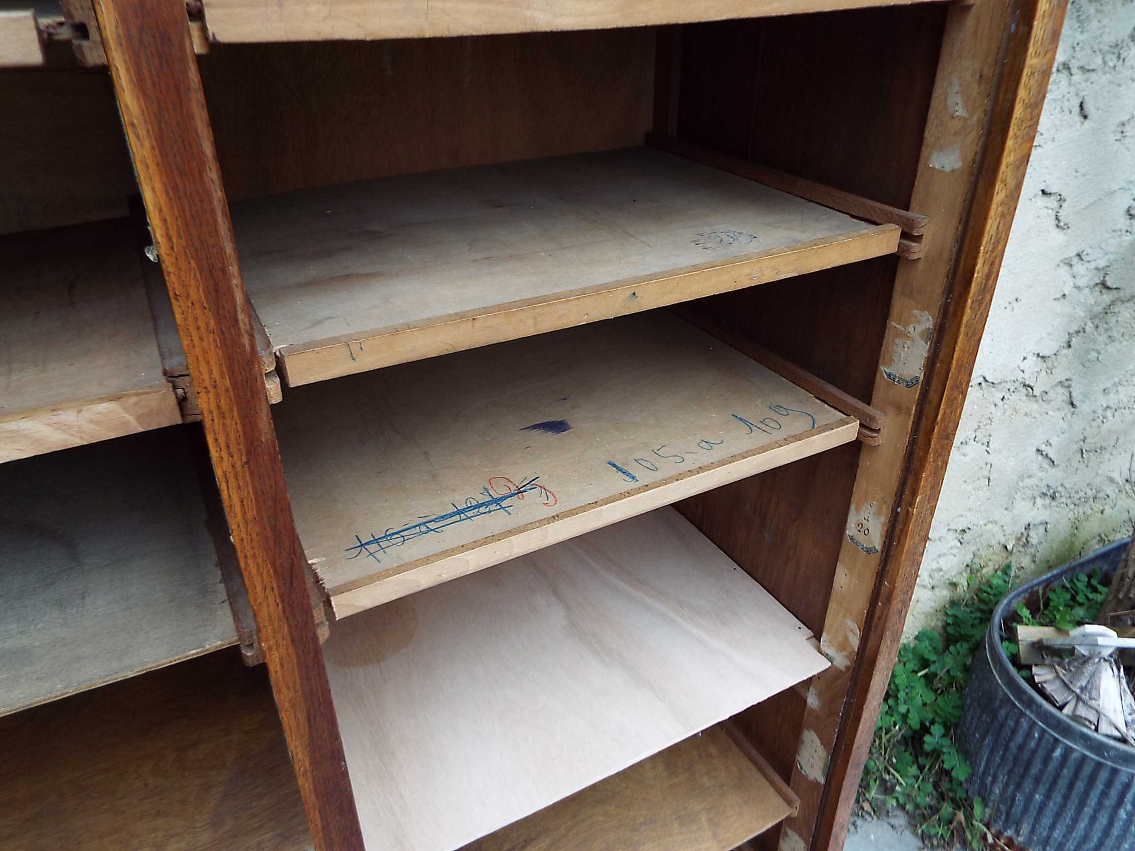 Meuble à rideau double