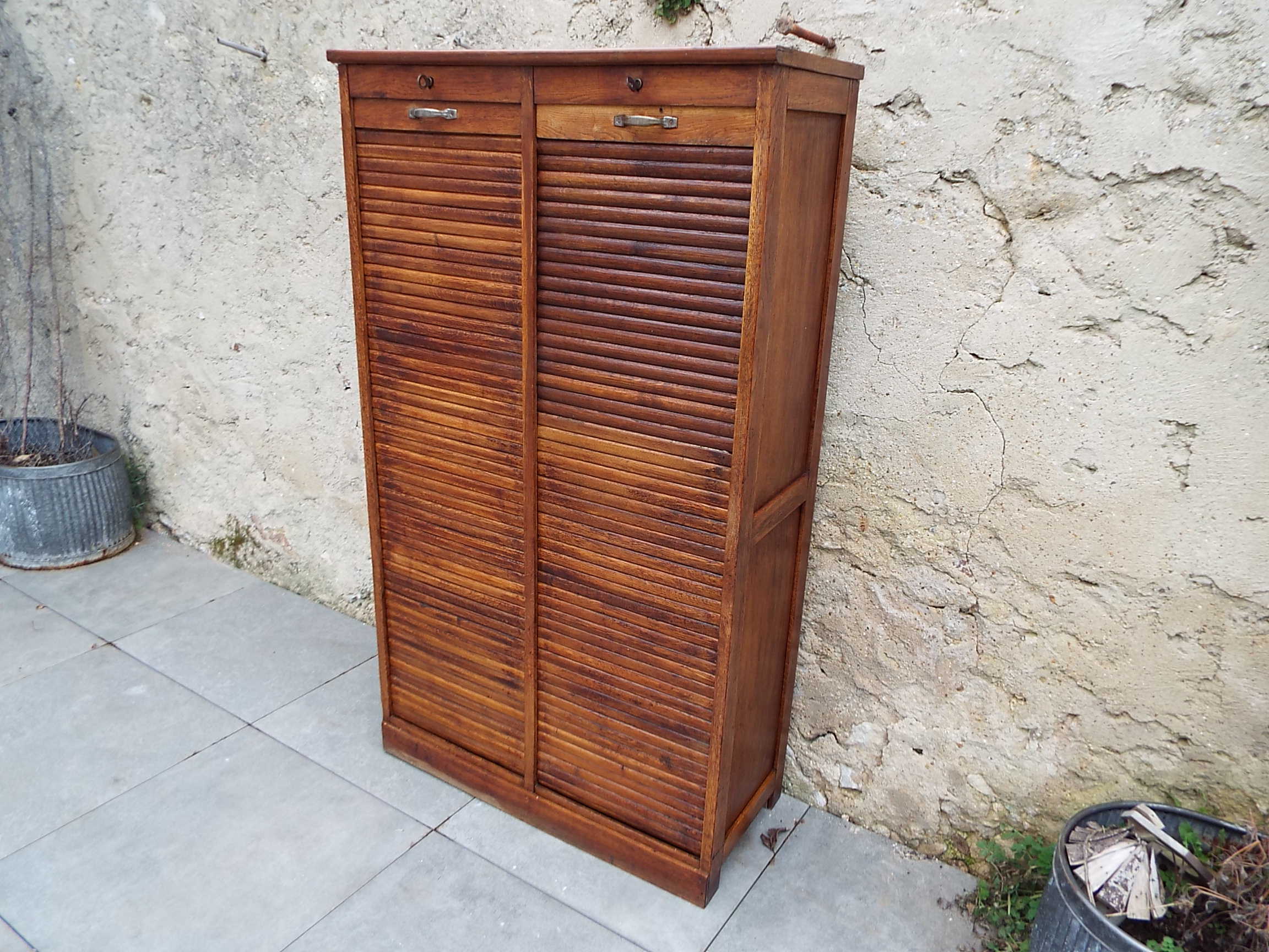 Meuble à rideau double